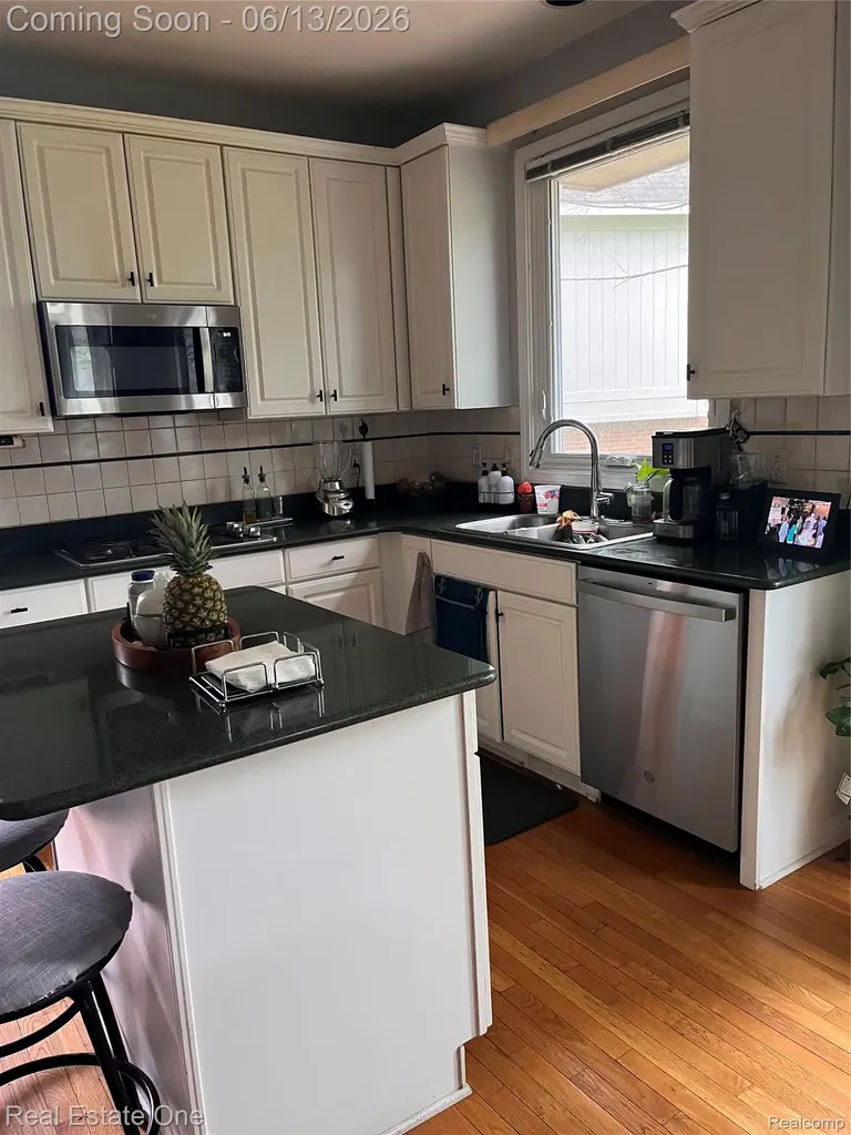 30612 Sequoia Circle Farmington Hills City MI 48331