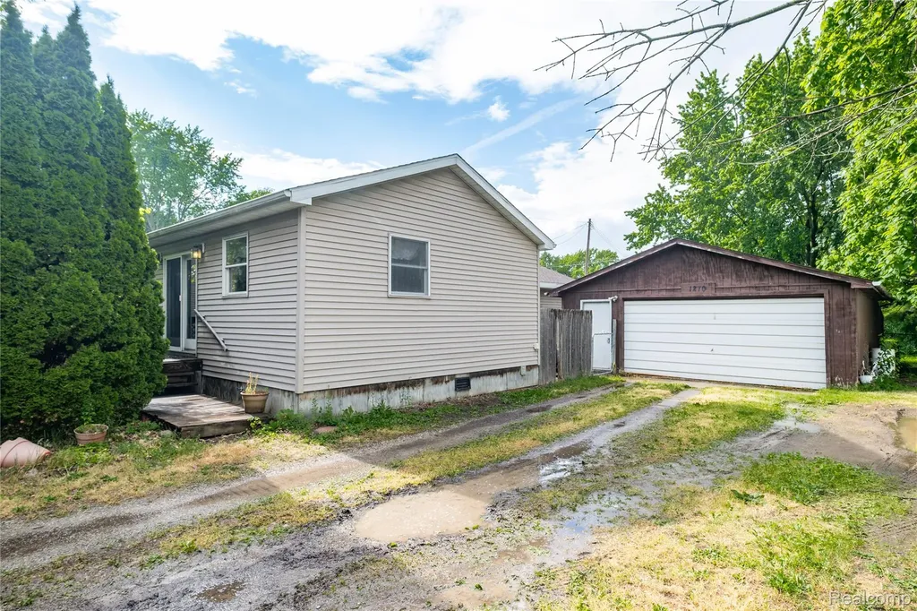 1270 W Oregon Street Lapeer City MI 48446