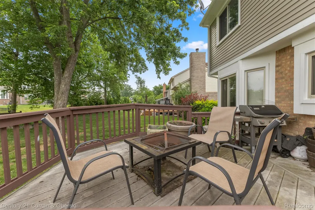 45924 Rockledge Drive Plymouth Charter Township MI 48170