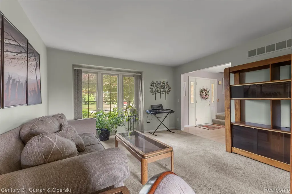 45924 Rockledge Drive Plymouth Charter Township MI 48170