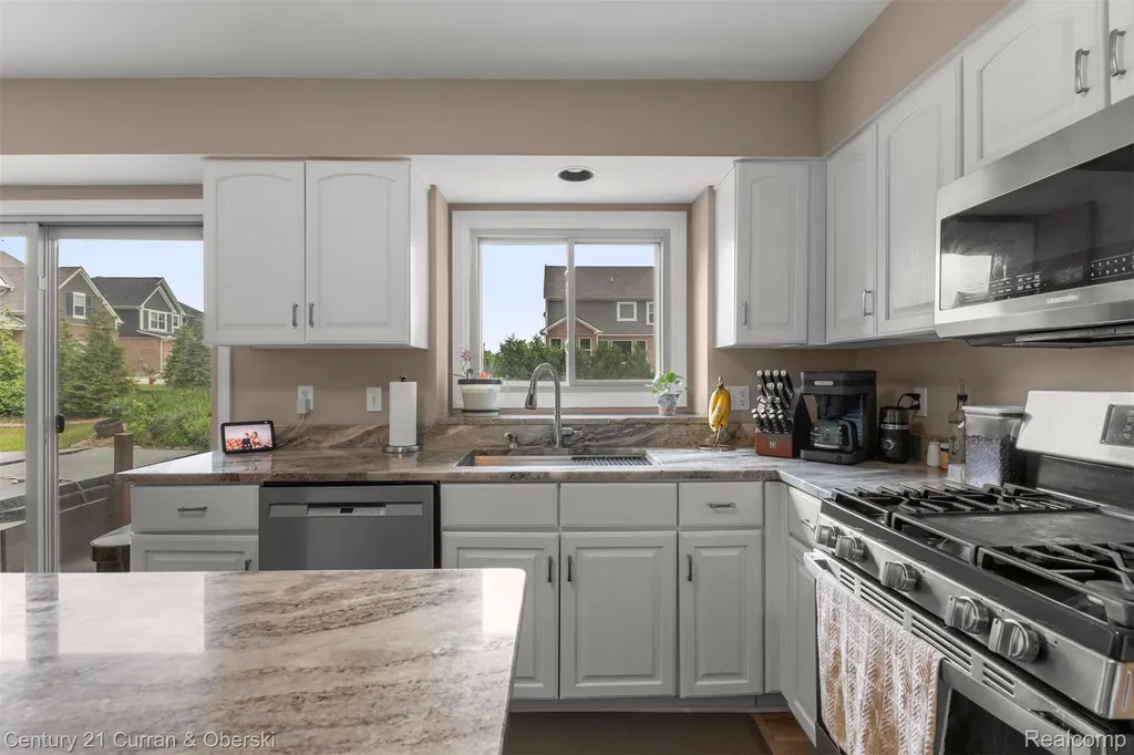 45924 Rockledge Drive Plymouth Charter Township MI 48170