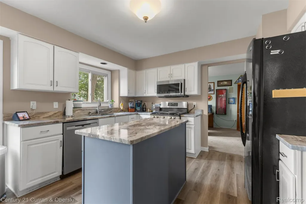 45924 Rockledge Drive Plymouth Charter Township MI 48170