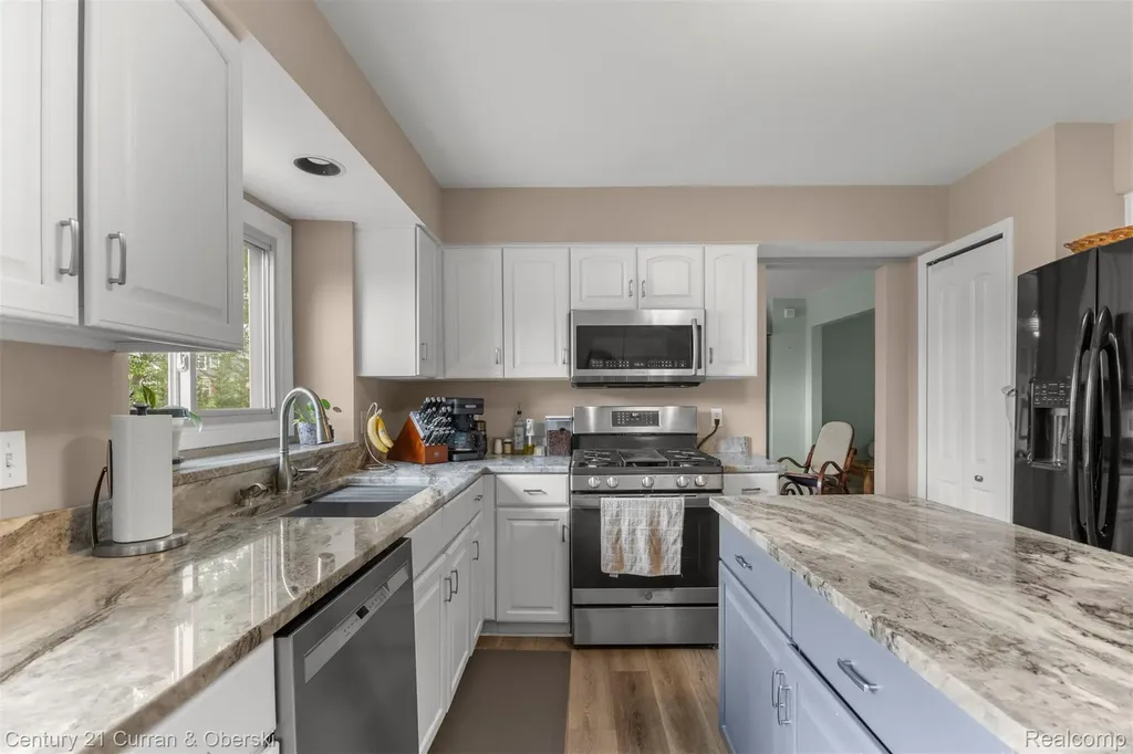 45924 Rockledge Drive Plymouth Charter Township MI 48170