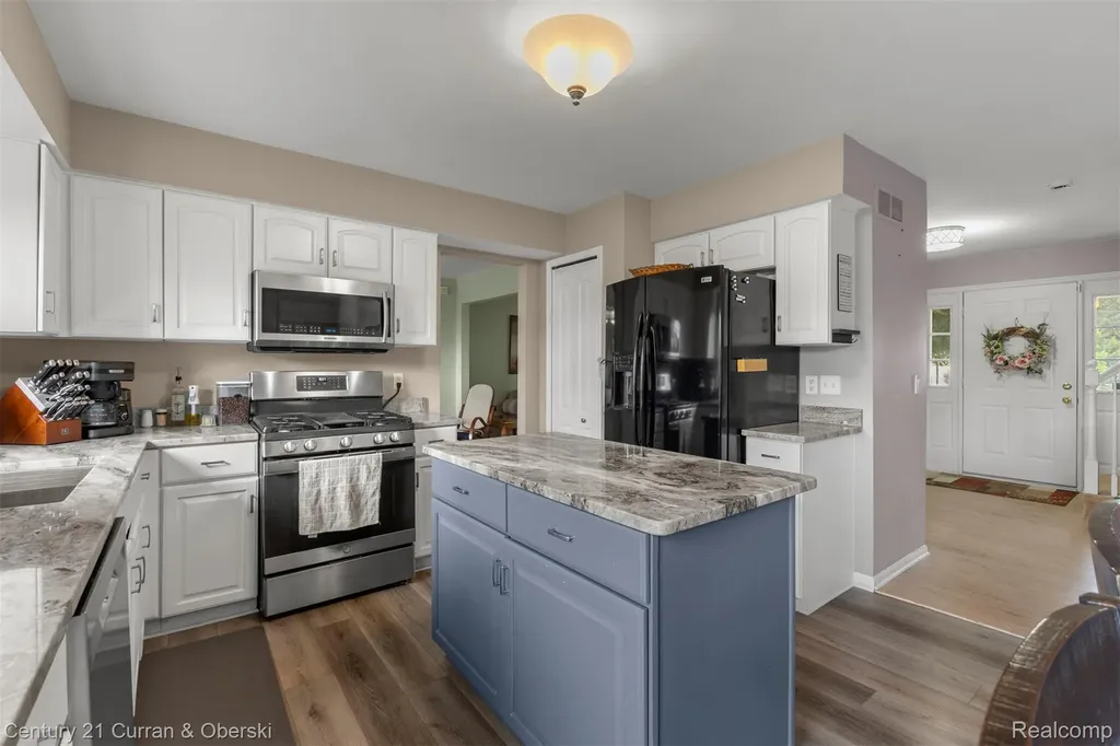 45924 Rockledge Drive Plymouth Charter Township MI 48170