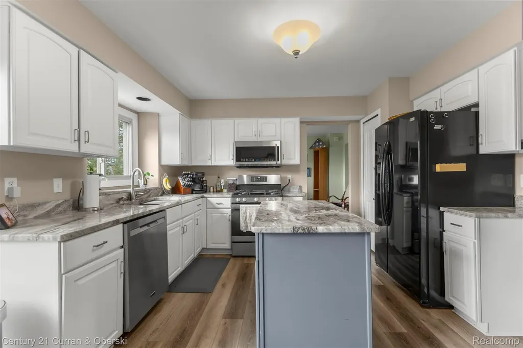 45924 Rockledge Drive Plymouth Charter Township MI 48170