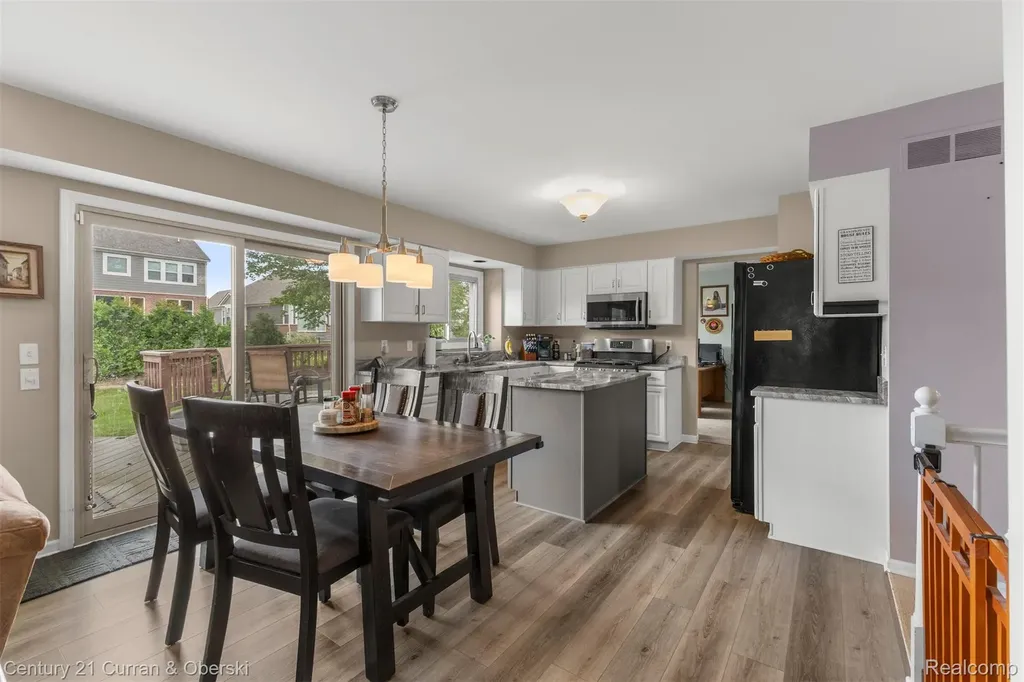 45924 Rockledge Drive Plymouth Charter Township MI 48170