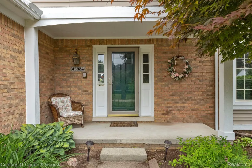 45924 Rockledge Drive Plymouth Charter Township MI 48170