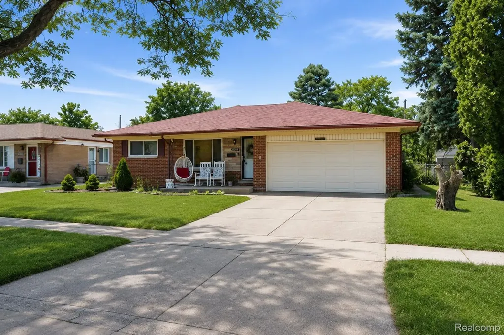 32808 Wareham Court Warren City MI 48092