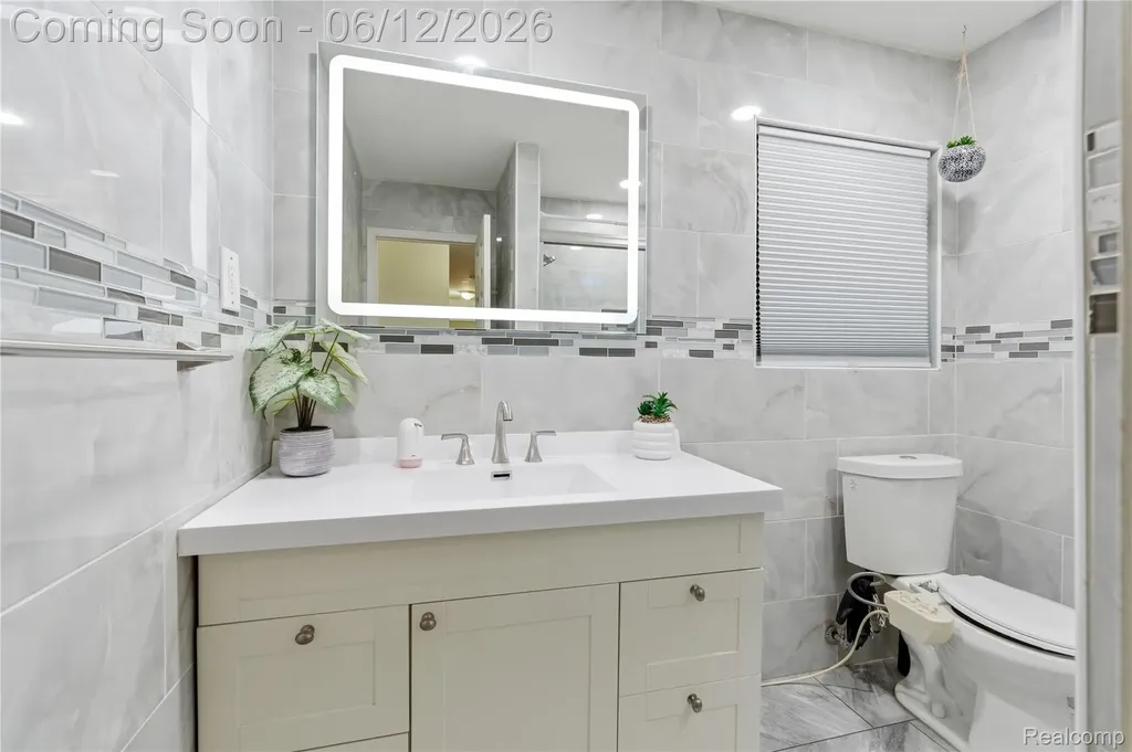 32808 Wareham Court Warren City MI 48092