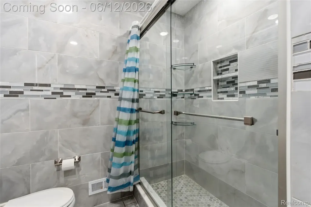 32808 Wareham Court Warren City MI 48092