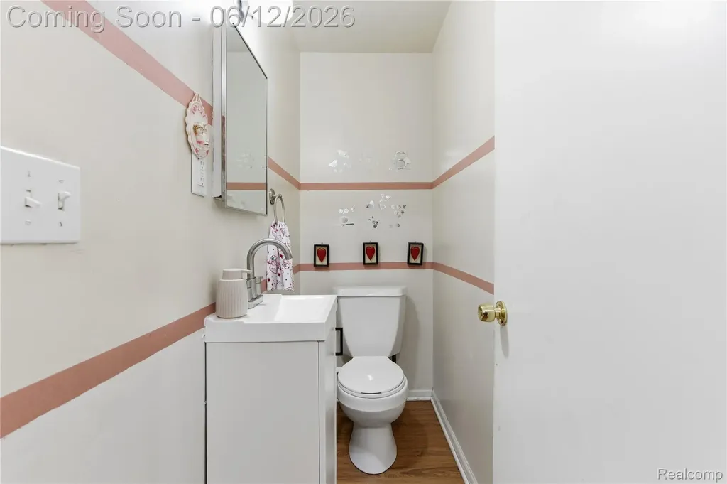 32808 Wareham Court Warren City MI 48092