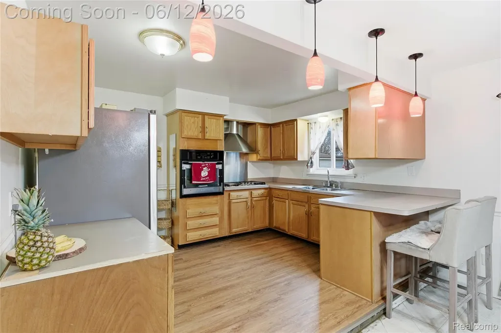 32808 Wareham Court Warren City MI 48092