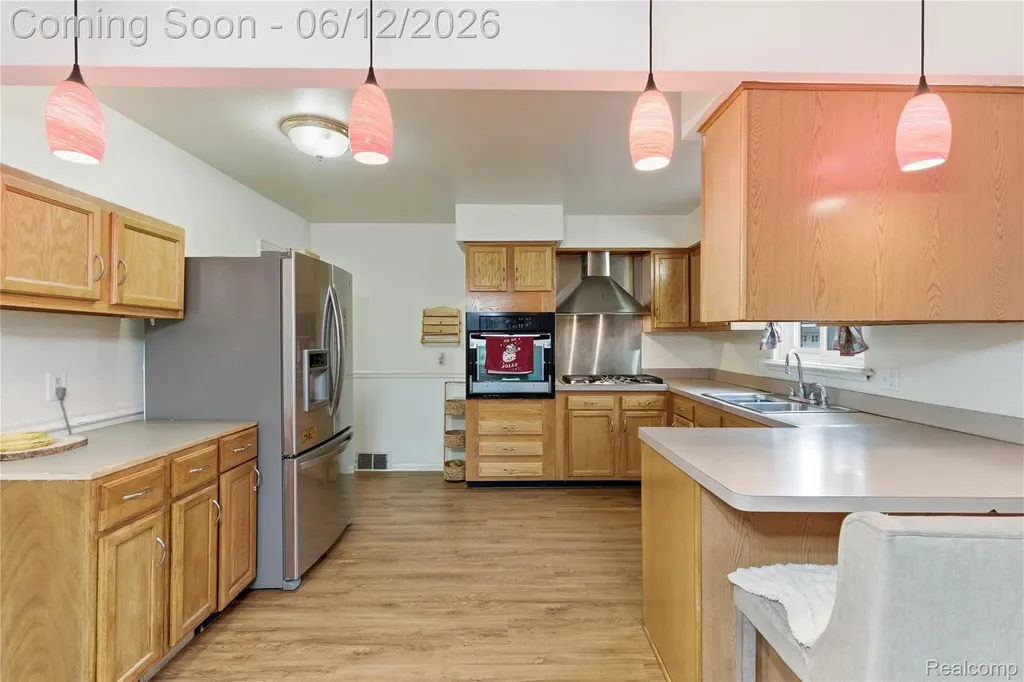32808 Wareham Court Warren City MI 48092