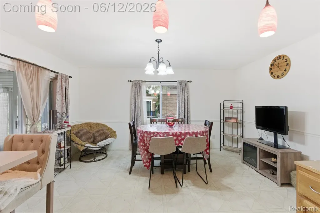 32808 Wareham Court Warren City MI 48092