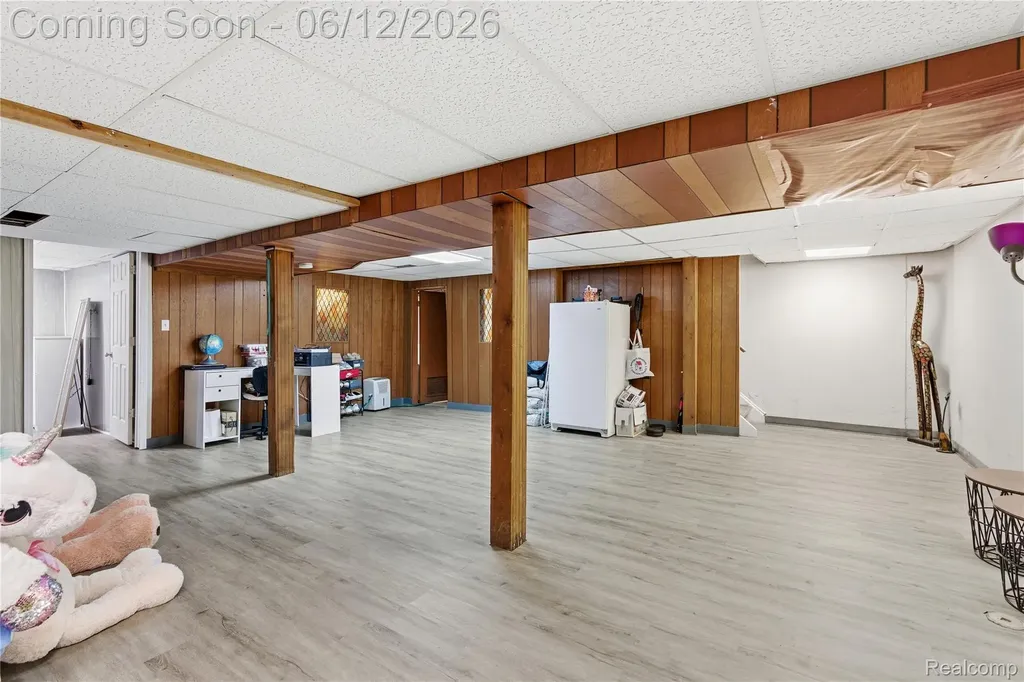 32808 Wareham Court Warren City MI 48092