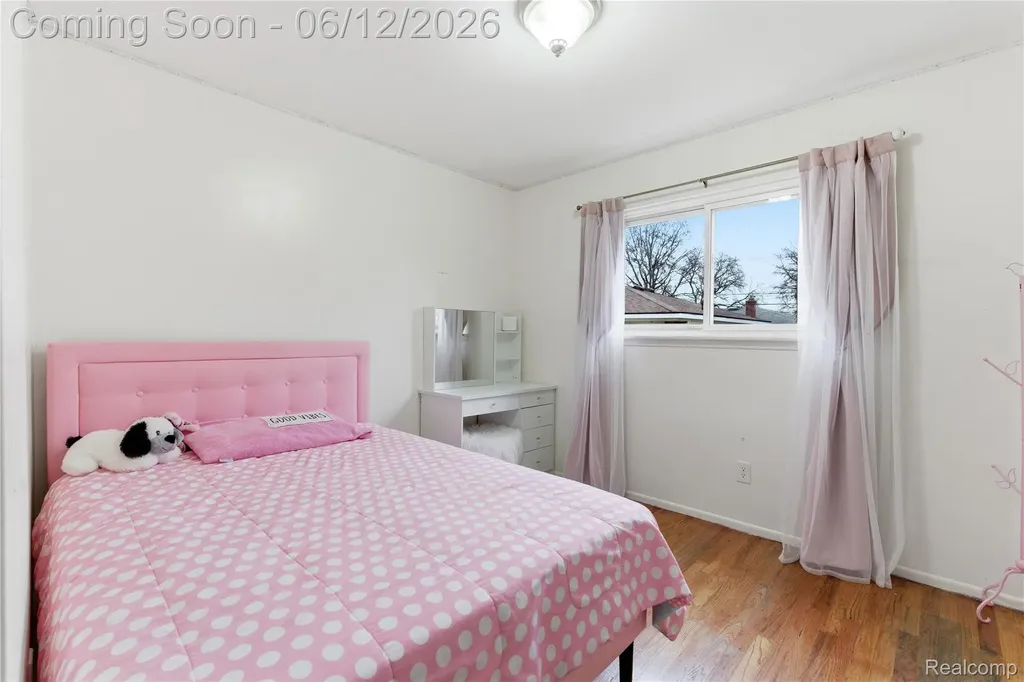 32808 Wareham Court Warren City MI 48092
