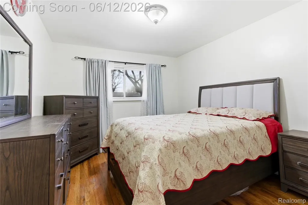 32808 Wareham Court Warren City MI 48092