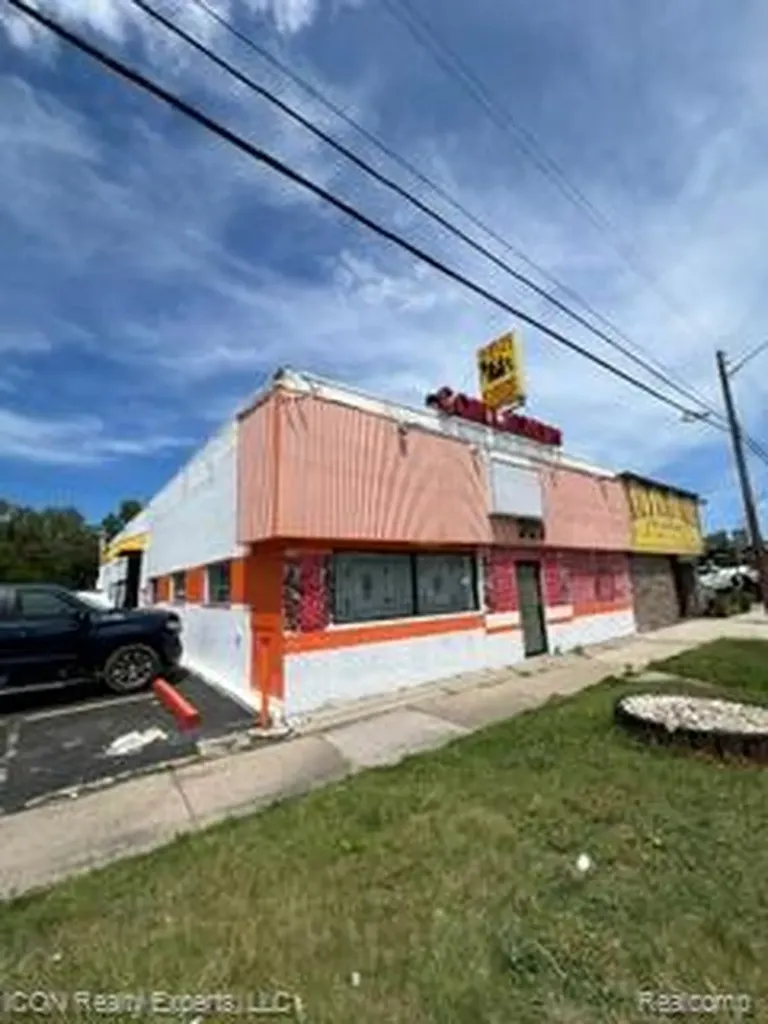 3123 E 8 Mile Road Warren City MI 48091