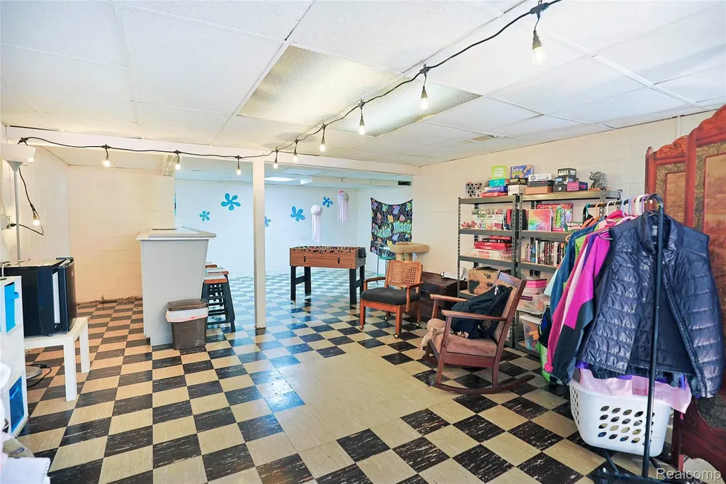 3401 Weiss Street Saginaw City MI 48602