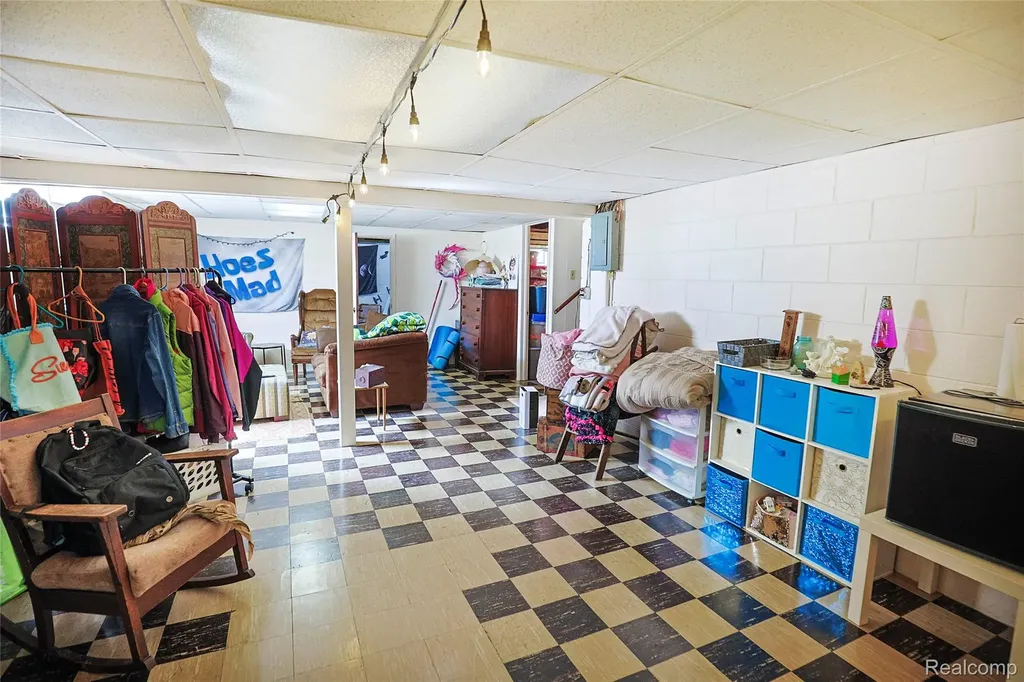 3401 Weiss Street Saginaw City MI 48602