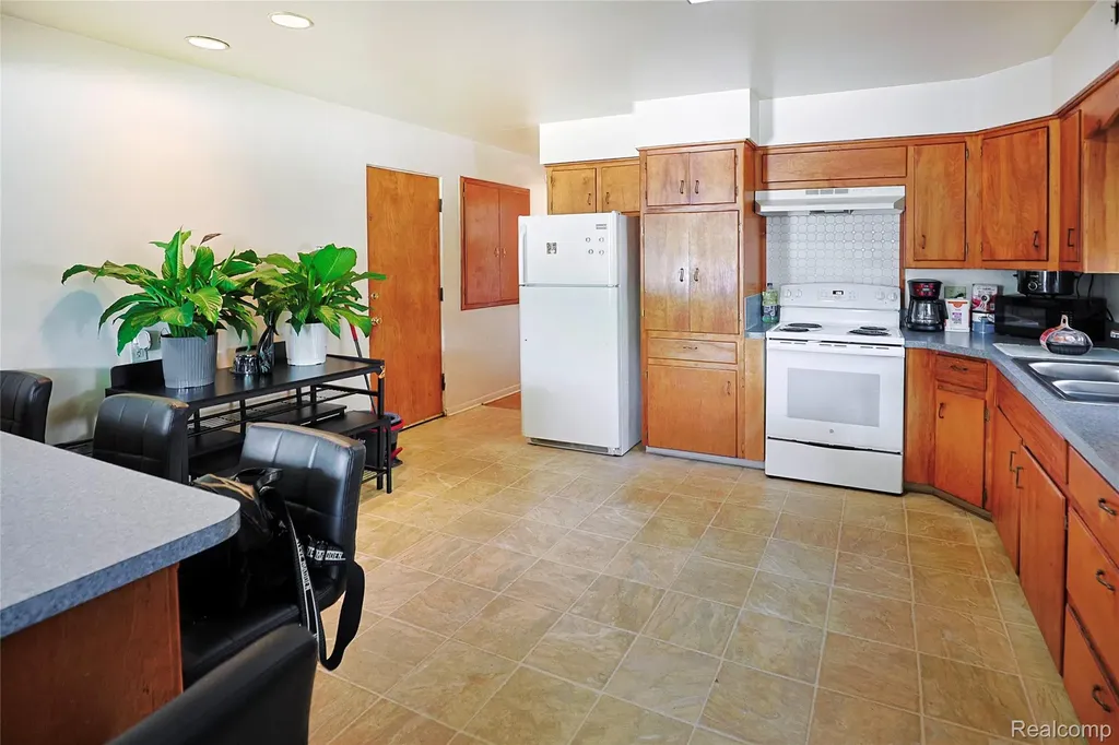 3401 Weiss Street Saginaw City MI 48602