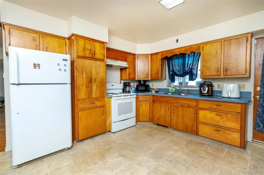 3401 Weiss Street Saginaw City MI 48602