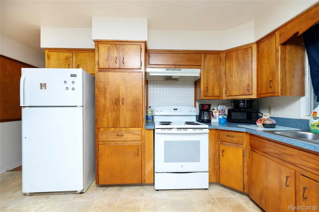 3401 Weiss Street Saginaw City MI 48602