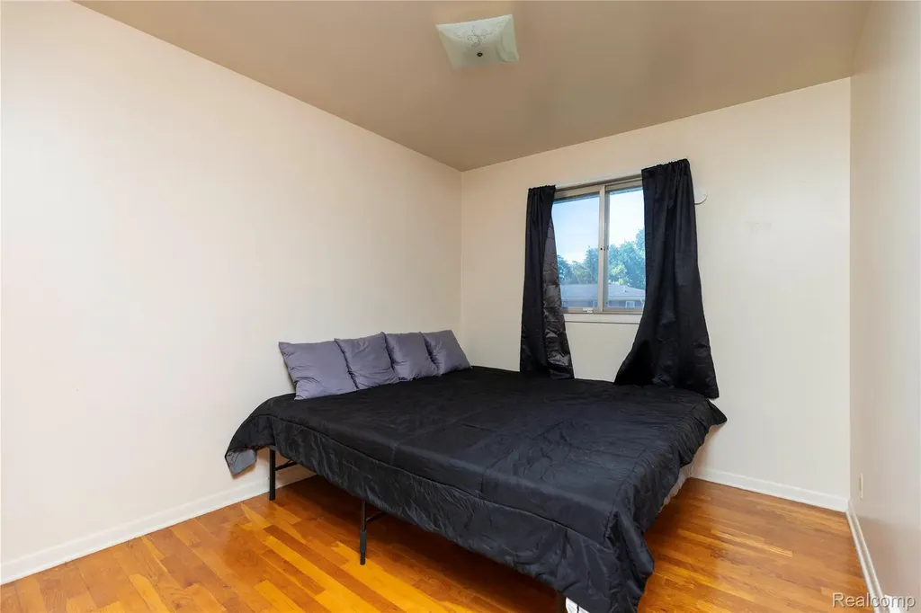 3401 Weiss Street Saginaw City MI 48602
