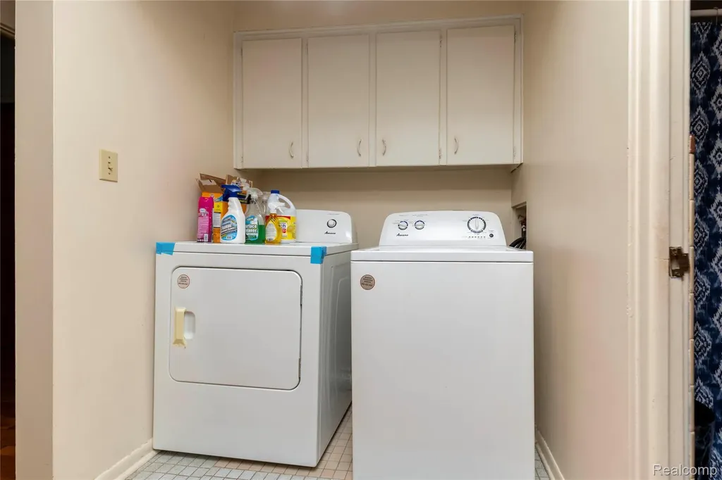 3401 Weiss Street Saginaw City MI 48602