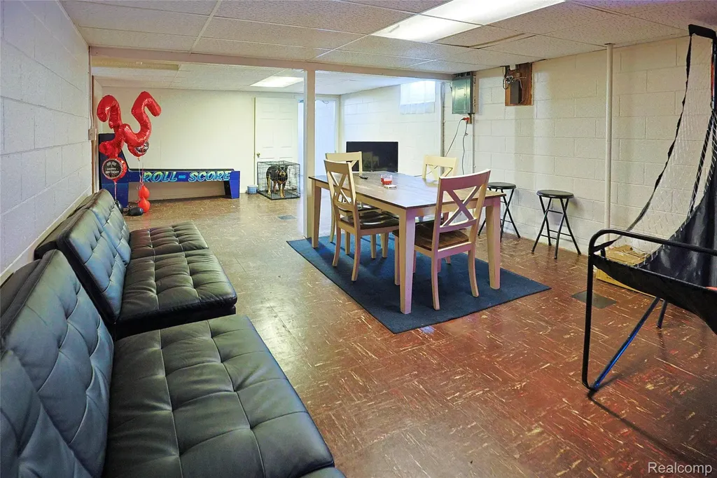 3401 Weiss Street Saginaw City MI 48602