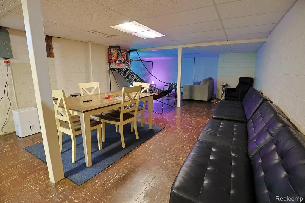 3401 Weiss Street Saginaw City MI 48602