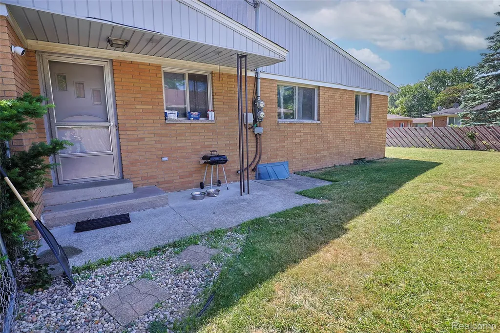 3401 Weiss Street Saginaw City MI 48602