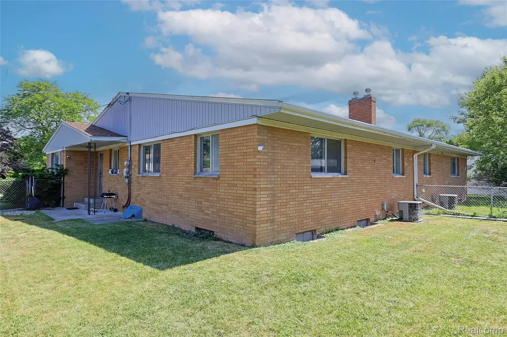 3401 Weiss Street Saginaw City MI 48602