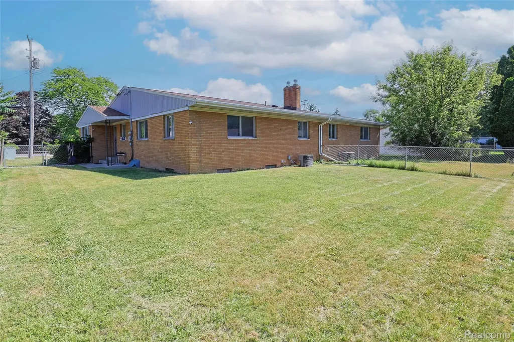 3401 Weiss Street Saginaw City MI 48602