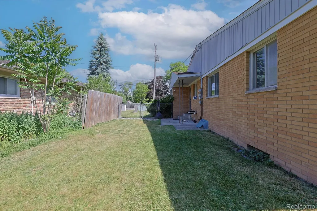 3401 Weiss Street Saginaw City MI 48602