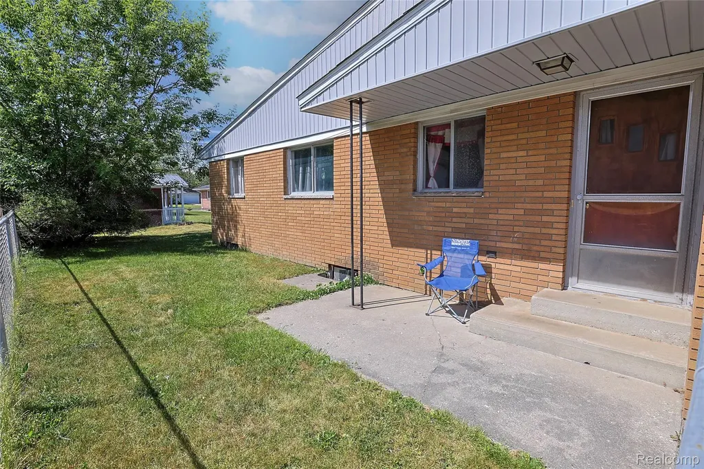 3401 Weiss Street Saginaw City MI 48602