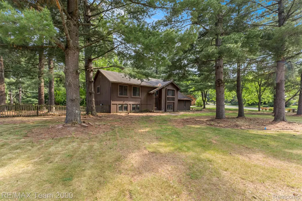 5445 Pine View Drive Ypsilanti Charter Township MI 48197