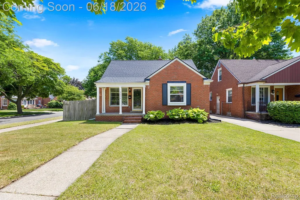 19296 Berden Street Harper Woods City MI 48225