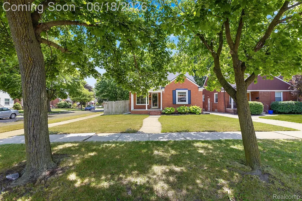 19296 Berden Street Harper Woods City MI 48225