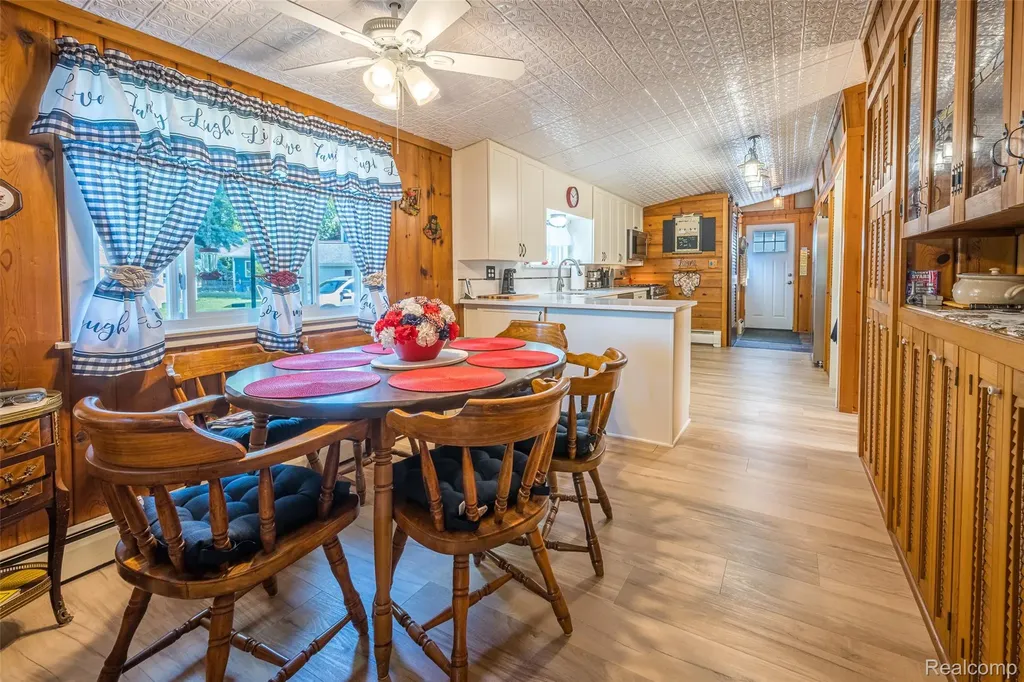1656 S Riverside Drive Au Gres City MI 48703