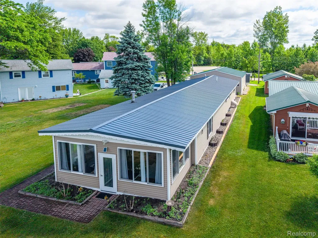 1656 S Riverside Drive Au Gres City MI 48703