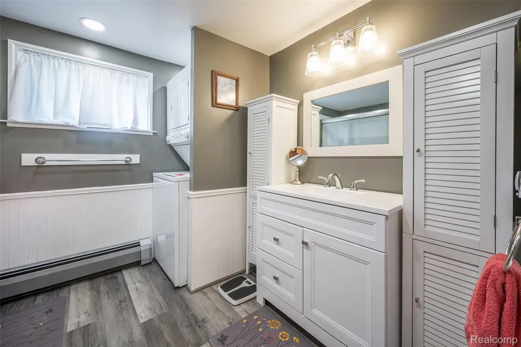 1656 S Riverside Drive Au Gres City MI 48703