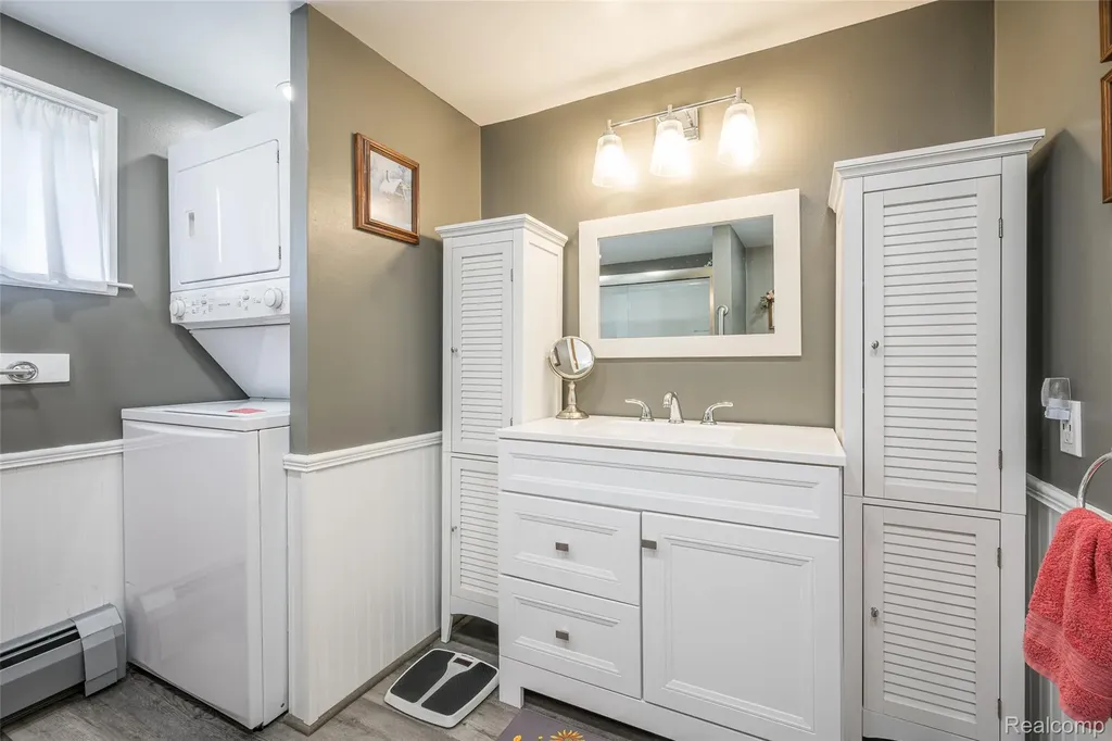 1656 S Riverside Drive Au Gres City MI 48703