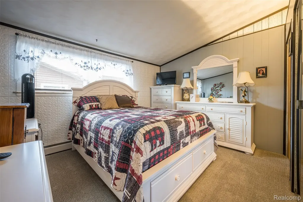 1656 S Riverside Drive Au Gres City MI 48703