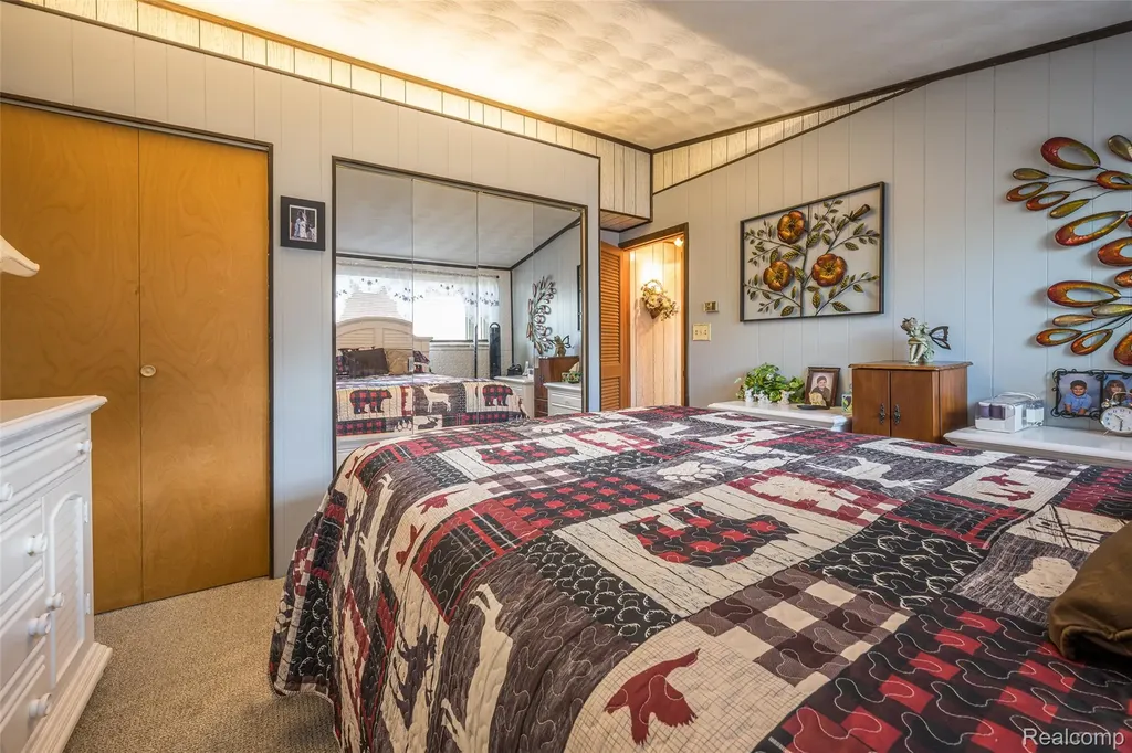 1656 S Riverside Drive Au Gres City MI 48703