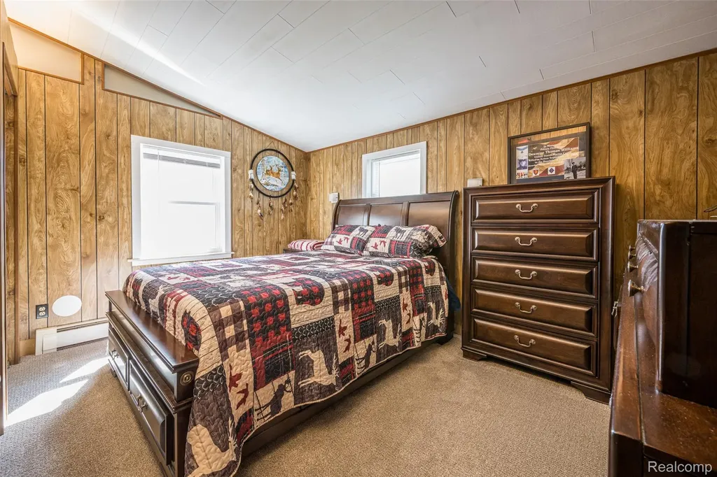 1656 S Riverside Drive Au Gres City MI 48703