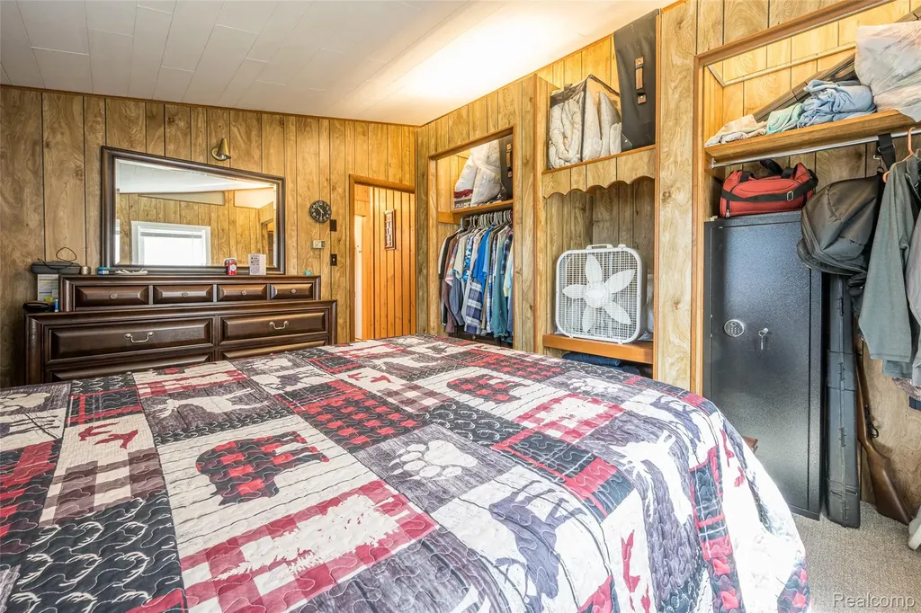 1656 S Riverside Drive Au Gres City MI 48703