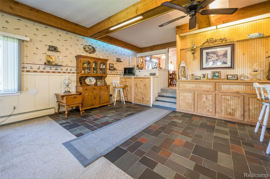 1656 S Riverside Drive Au Gres City MI 48703