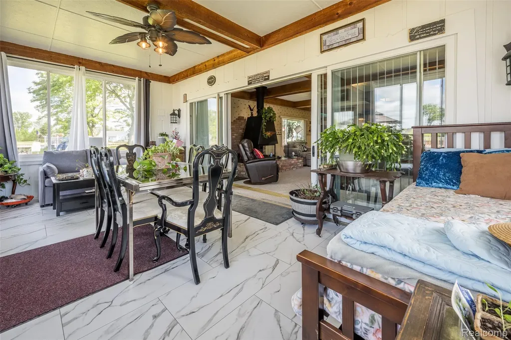 1656 S Riverside Drive Au Gres City MI 48703