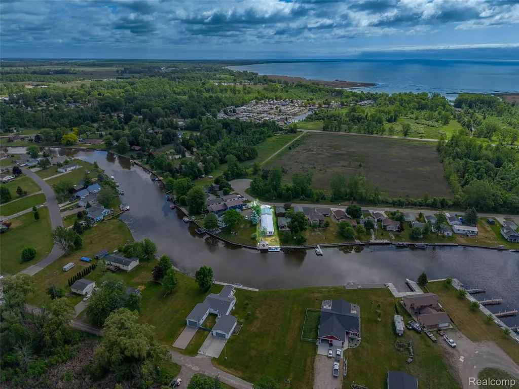 1656 S Riverside Drive Au Gres City MI 48703
